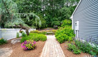 75 Hearthstone Dr, Cheshire, CT 06410