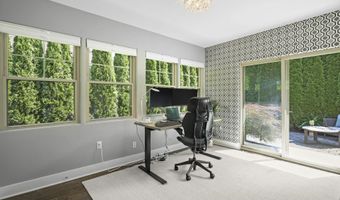 10 Roxbury Rd, Madison, WI 53704