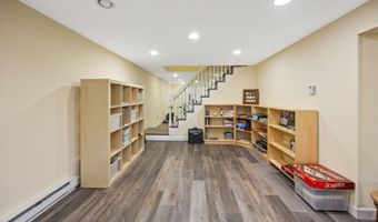 20 Club Ln, Cheshire, CT 06410