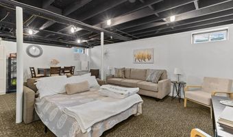 56 Pasture Farm Dr, Middletown, RI 02842