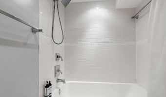 104 R St NE B, Washington, DC 20002