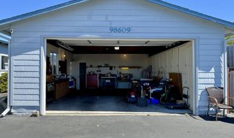 98609 CAMELLIA Dr, Brookings, OR 97415