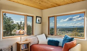 174 Hondo Seco Rd, Arroyo Hondo, NM 87513