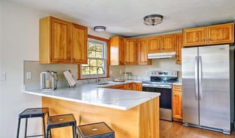 2 Simmons Rd, Barrington, RI 02806