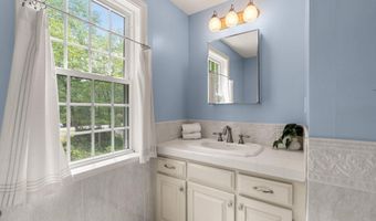 6 Winterberry Dr, Amherst, NH 03031