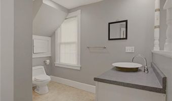 82 Van Zandt Ave, Newport, RI 02840