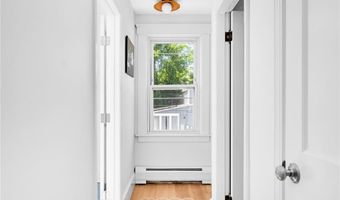 114 Rodman St, Narragansett, RI 02882
