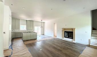 8 Stanton Cir, Bella Vista, AR 72714