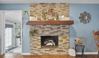 520 Meadowbrook Dr, Adrian, MI 49221