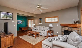 832 Red Hawk Way SE, Altoona, IA 50009