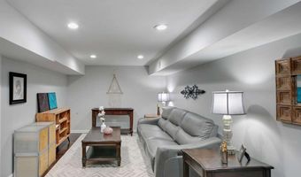 813 Lakeshore Dr, Berkeley Lake, GA 30096