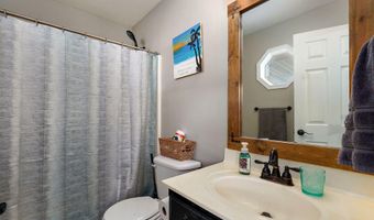 1813 Edgewood Dr, Aurora, MO 65605