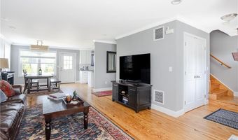 52 Bedlow Ave, Newport, RI 02840