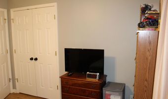 811 Thomas Dr, Angola, IN 46703