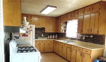 8711 7 Hills Dr, Alton, IL 62002
