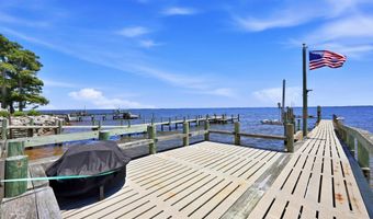 481 River Rd, Arapahoe, NC 28510