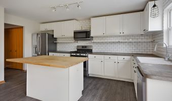 461 Winding Canyon Way, Algonquin, IL 60102