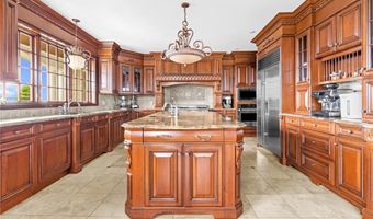 99 N Cliff Dr, Narragansett, RI 02882