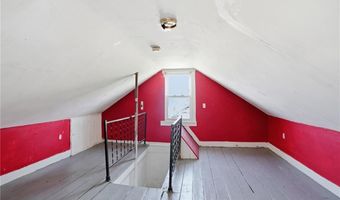 8 Mann Ave, Newport, RI 02840