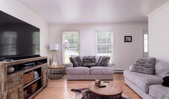46 Duffy Dr, Bennington, VT 05201