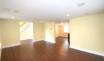 92 Trout Dr, Middletown, RI 02842