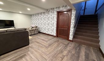 1524 Beechwood Dr, Aurora, NE 68818