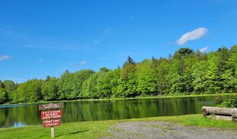 7 Holiday Ct, Albrightsville, PA 18210