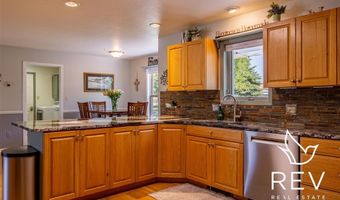 14 Beacon Dr, Cody, WY 82414