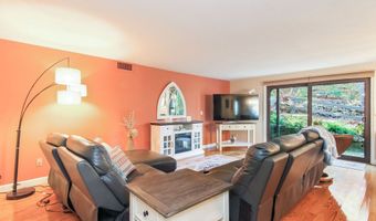 11 Harbour Vlg B, Branford, CT 06405