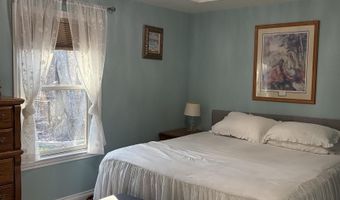 9309 Oakdale St, Algonac, MI 48001
