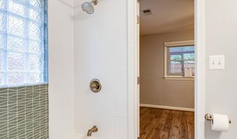 706 W GLEBE Rd, Alexandria, VA 22305
