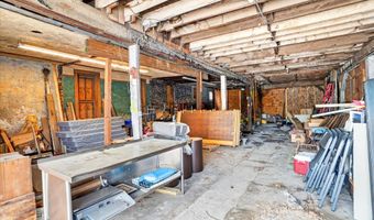 33 W Olive St, Aurora, MO 65605