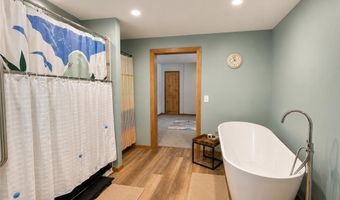 6828 Aurora Dr, Akeley, MN 56433