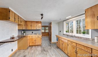 425 S Cedar St, Allegan, MI 49010