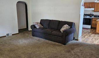 1023 N 1st St, Aberdeen, SD 57401