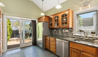 87 Friend St A, Amesbury, MA 01913