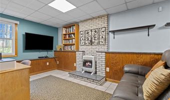 3 Betsy Dr, Bristol, RI 02809