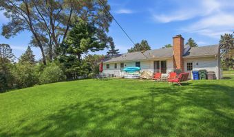 303 RIDGE St, Algonquin, IL 60102