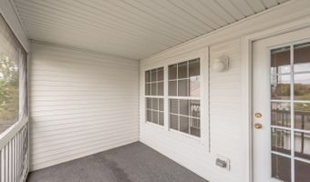 2800 S Knightsbridge Cir, Ann Arbor, MI 48105