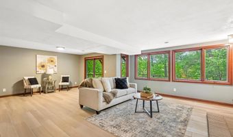 1331 N BRIARCLIFF Dr, Appleton, WI 54915