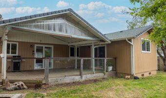 821 KEVIN Pl, Brookings, OR 97415