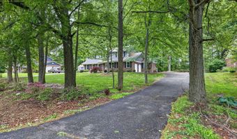 6 DONNA Dr, Bear, DE 19701