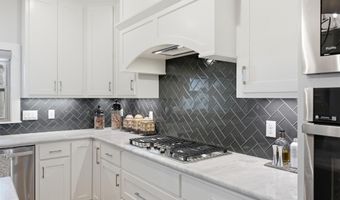 7317 Lake Point Cir, Benton, AR 72019