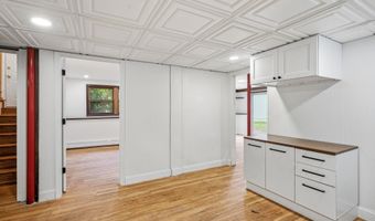 632 Raymond Rd, Chester, NH 03036