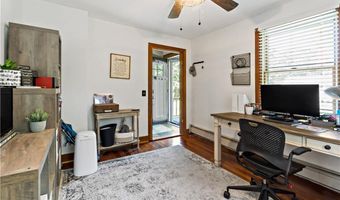 33 Wapping Dr, Bristol, RI 02809