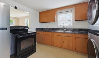29 Rosedale Dr, Bristol, RI 02809