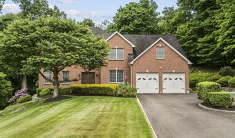 12 Logans Way, Danbury, CT 06811