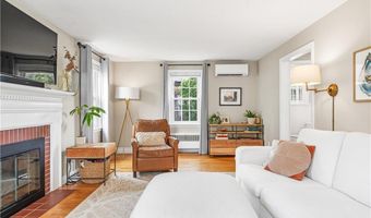 25 Marshall Way, East Providence, RI 02916