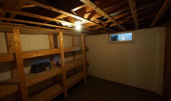 911 S Aldrich St, Aberdeen, SD 57401