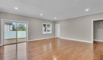 55 Maiden Ln, Bergenfield, NJ 07621